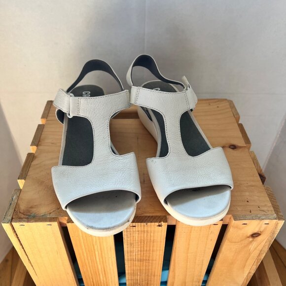 Camper Size 7.5 Cream Off-White Balloon Leather Adjustable T-Bar Heeled Sandals - Picture 3 of 13